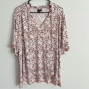 Links White Cheetah Print Stretchy Blouse w/ Ruffle Details, Size 2X